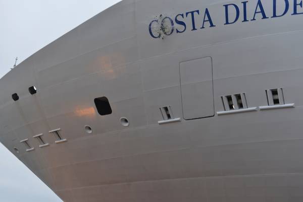 Costa: assume 1200 persone a bordo, lancia website apposito