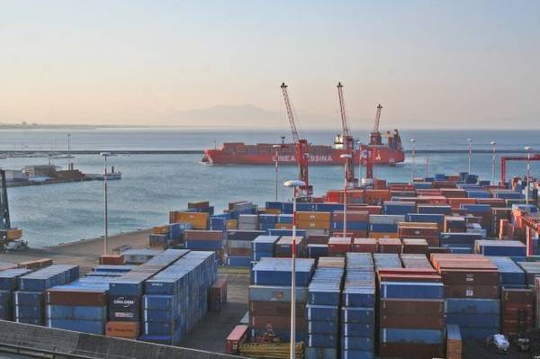 Porti: Confcommercio; bene riforma, imprese essenziali