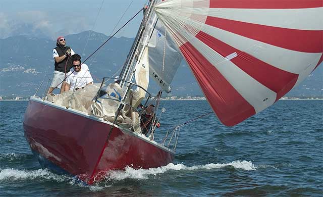 clamorosa collisione in regata
