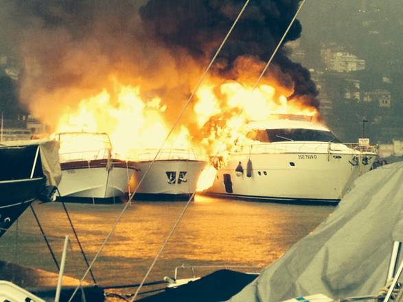 Maxiyacht a fuoco a Rapallo, danni per 2 mln euro