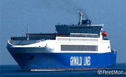 Collisione tra un nave mercantile e una barca a vela