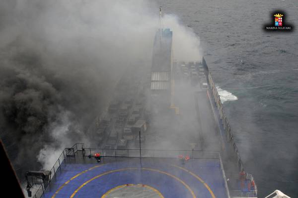 Inferno fuoco su traghetto in Adriatico,morto e feriti