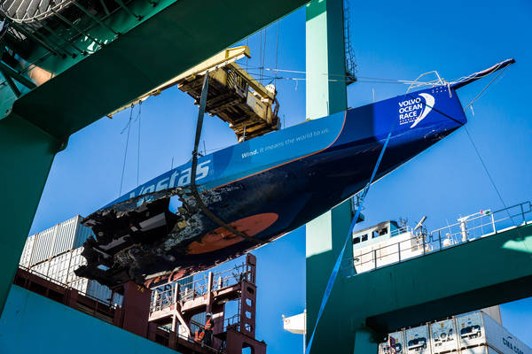 Vela:Volvo Ocean Race, relitto Vestas a Genova per ripartire