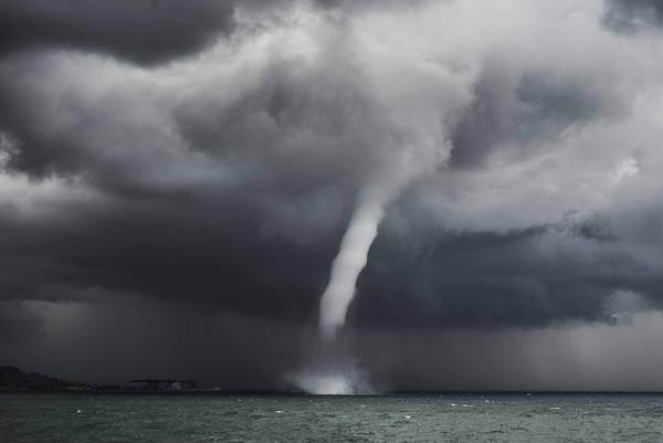 Dopo il caldo e le calme, temporali all’orizzonte sul mare
