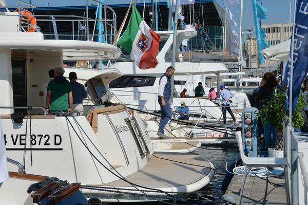 Nautica: Confarca no alla sostituzione delle radio Vhf sulle barche