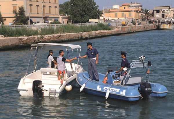 Nautica: Mit, proroga al 2020 per l’obbligo della patente fuoribordo