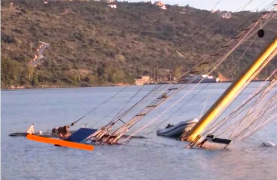 Inglese trovato morto legato all’albero della sua barca a vela affondata